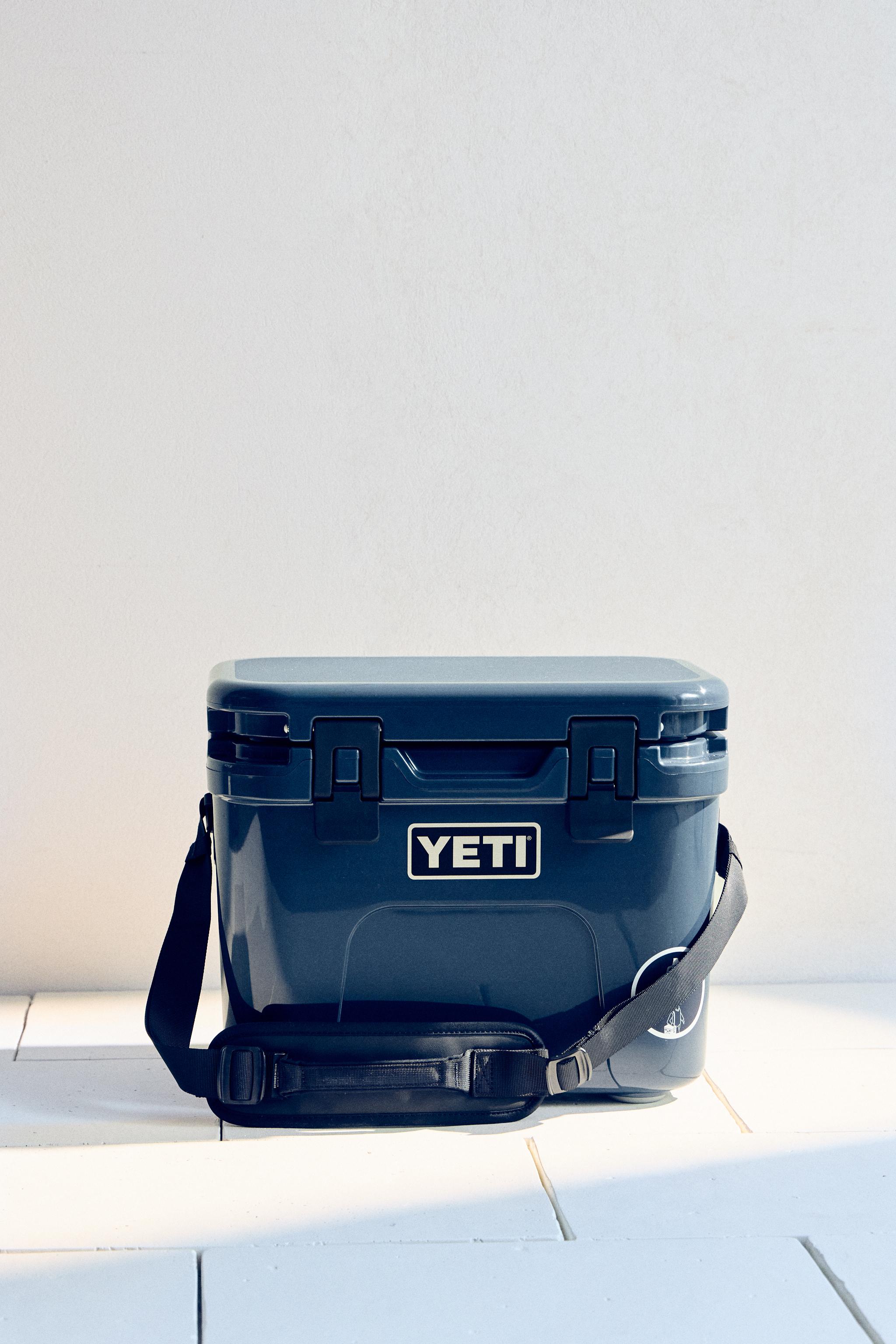 SMALL RIGID YETI PORTABLE COOLER